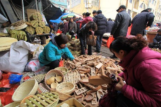 过大年赶大集 李村集场面火爆年味浓