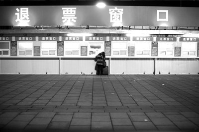 记者走访调查203人仅半数购得火车票