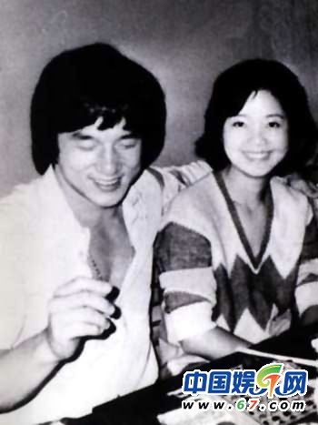 邓丽君诞辰60周年 不爱红妆爱军装重温昔日美艳照