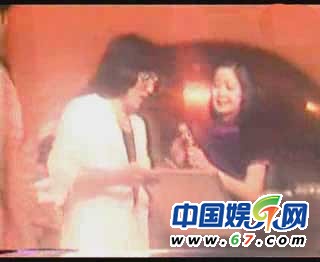 邓丽君诞辰60周年 不爱红妆爱军装重温昔日美艳照