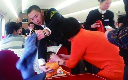 婴儿高烧又抽搐车长急救缓病情