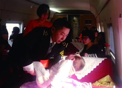 婴儿高烧又抽搐车长急救缓病情