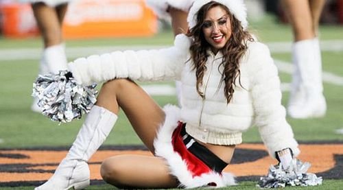 曝美女教师与整支球队发生关系 色诱学生遭起诉