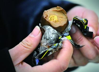 方便面垫肚踏上返乡路