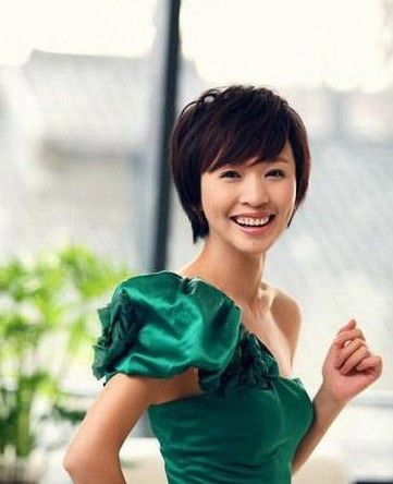 揭央视美女主播背景：柴静广播起家 SARS一战成名