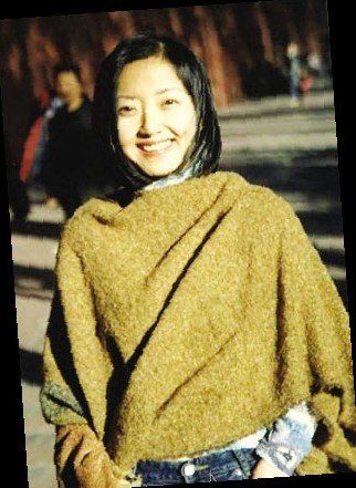 柴静懒理“小三”风波 素颜离北京独自坐经济舱