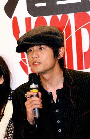 揭蛇年年终奖出手阔绰的明星老板：黄晓明送员工豪车