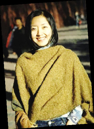 柴静素颜离京独自坐经济舱