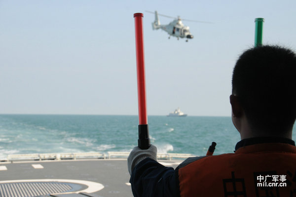 资料图：舰载直升机起飞升空。