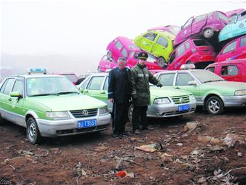 报废车改装成出租车营运 司机被查称只管开车 报废车改装成出租车营运 司机被查称只管开车