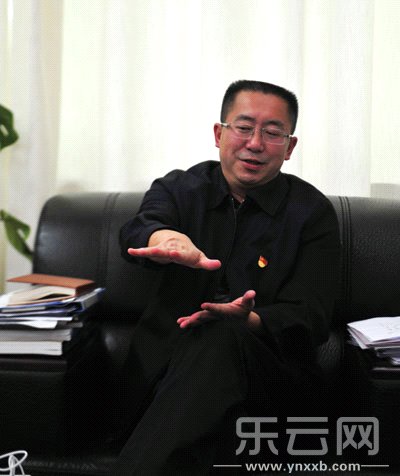 云南彝良选女性陪酒官员被免 所购超标车辆收缴