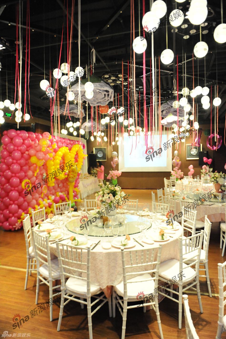 李小璐贾乃亮爱女百日宴 排场如童话世界霍思燕素颜现身