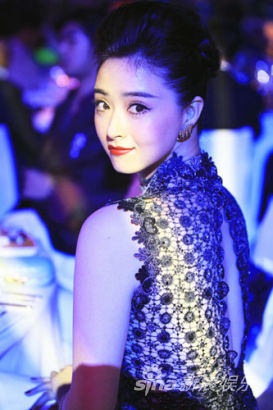 蒋欣美背照走红网络引 蒋欣美背照走红网络引