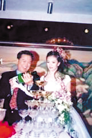 “晴格格”王艳结婚照曝光 7岁儿子活泼有星范儿