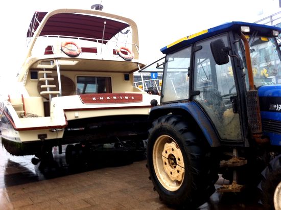 独家:海上霸王上岸过冬 实拍游艇搬家