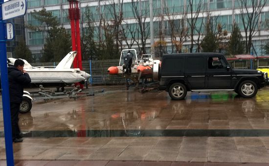 独家:海上霸王上岸过冬 实拍游艇搬家