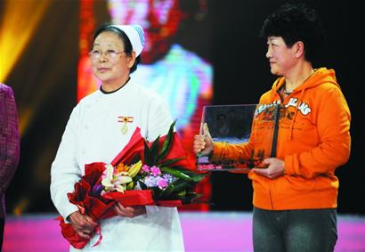 美德善举托起大爱丰碑