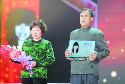 美德善举托起大爱丰碑