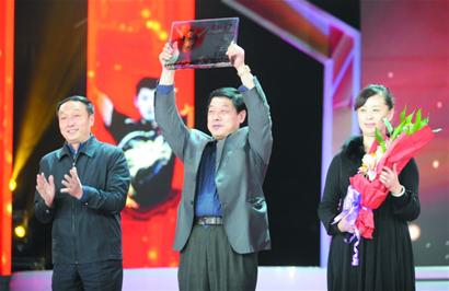 美德善举托起大爱丰碑