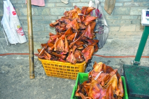 大胆!病死猪+苏丹红熏出Y腊肉