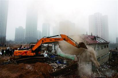 麦岛坚挺8年违法房被强拆 麦岛坚挺8年违法房被强拆