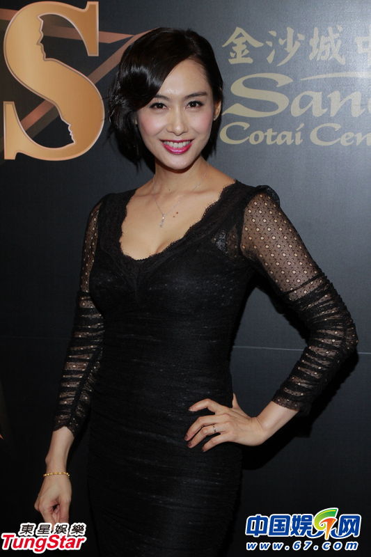 朱茵产后亮相身材窈窕 美艳依旧