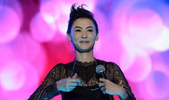 张柏芝当众脱衣抛背心