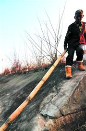 救人笑脸女孩谢小利昨下葬:愿天堂没有冰冷的河 救人笑脸女孩谢小利昨下葬:愿天堂没有冰冷的河