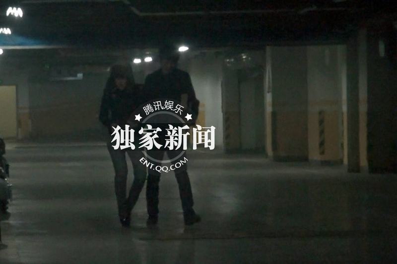 谭维维酩酊大醉摔地 与男性友人同回公寓