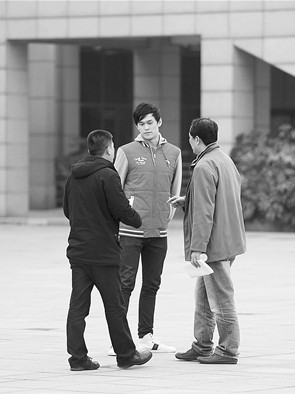 昨天一早,孙杨现身浙江体育职业技术学院游泳馆。