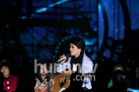 龚琳娜悟空造型雷翻网友 再献神曲