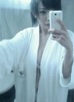 女星为搏版面抢镜啥都敢穿啊