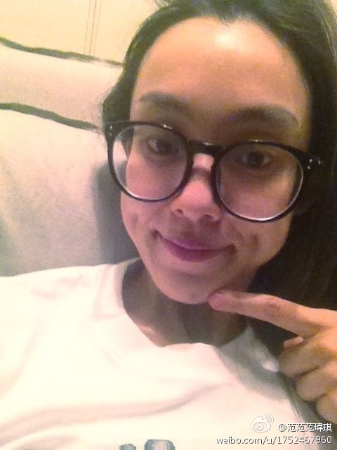 女星为搏版面抢镜啥都敢穿啊