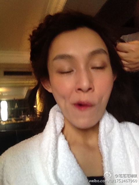 女星为搏版面抢镜啥都敢穿啊