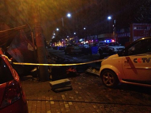 独家:烟花爆竹摊点凌晨爆炸 浓烟形成巨大蘑菇云