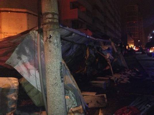 独家:烟花爆竹摊点凌晨爆炸 浓烟形成巨大蘑菇云