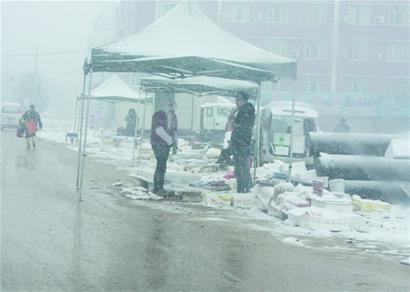 沙子口鬼秤猛海鲜重量少一半 商贩雷人:秤冻坏了