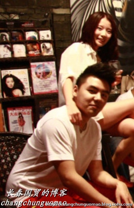 图揭昔日童星婚恋现状 宫傲与女友合照曝光