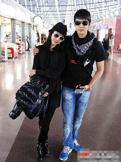 图揭昔日童星婚恋现状 宫傲与女友合照曝光