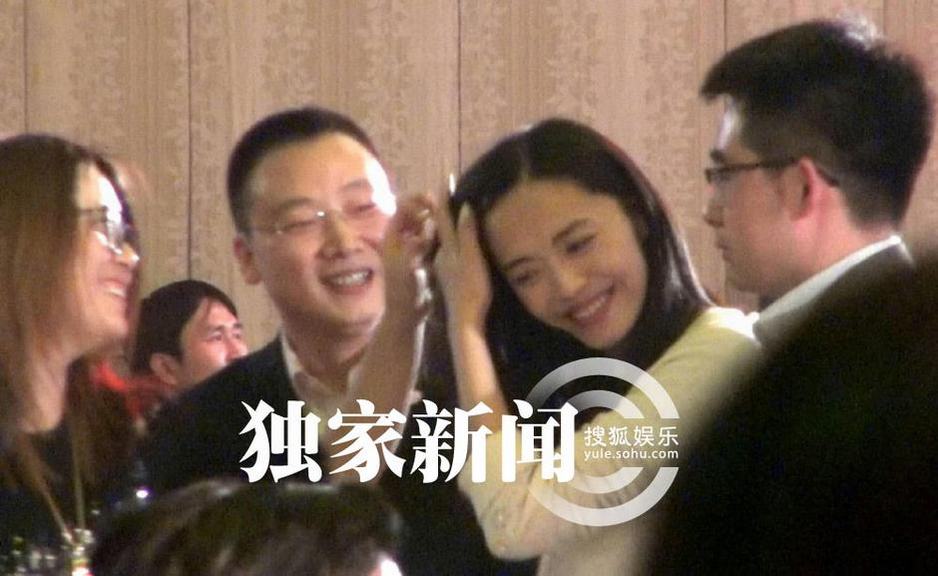 每日追星：赵文卓为爱妻当“助理” 姚晨挺孕妇曹郁贴心接机