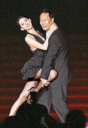 林志玲八段坎坷恋情：屡遭富豪甩 爱玩姐弟恋(图)