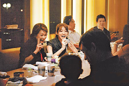 林志玲八段坎坷恋情：屡遭富豪甩 爱玩姐弟恋(图)