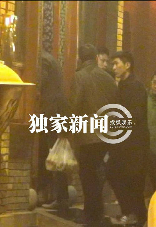 汪小菲撇大S自带红酒吃火锅 大S疑家中安胎