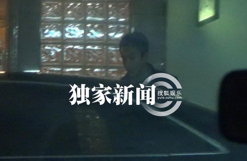 汪小菲撇大S自带红酒吃火锅 大S疑家中安胎