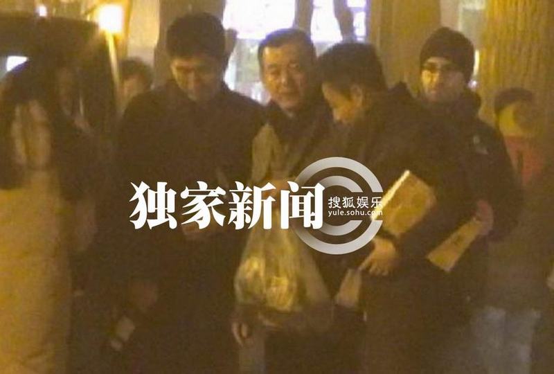 汪小菲撇大S自带红酒吃火锅 大S疑家中安胎