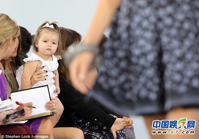 贝克汉姆女儿小七19个月四次看秀 网友：长大要逆天