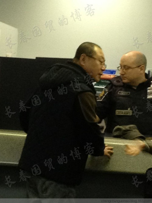 范伟赴多伦多移民局