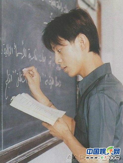 “四爷”吴奇隆昔日军装照曝光 图揭众星珍藏旧照