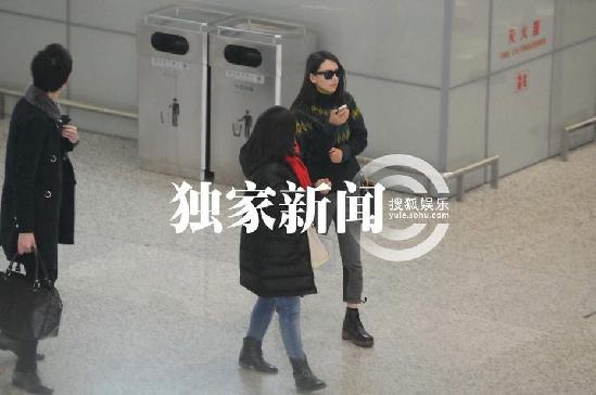 每日追星：高圆圆低调抵京回应分手传言 周星驰被周秀娜“羞辱”