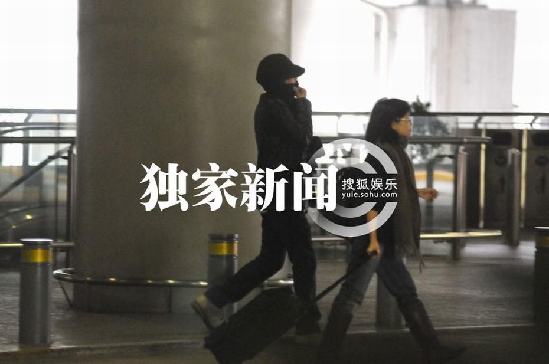 每日追星：高圆圆低调抵京回应分手传言 周星驰被周秀娜“羞辱”